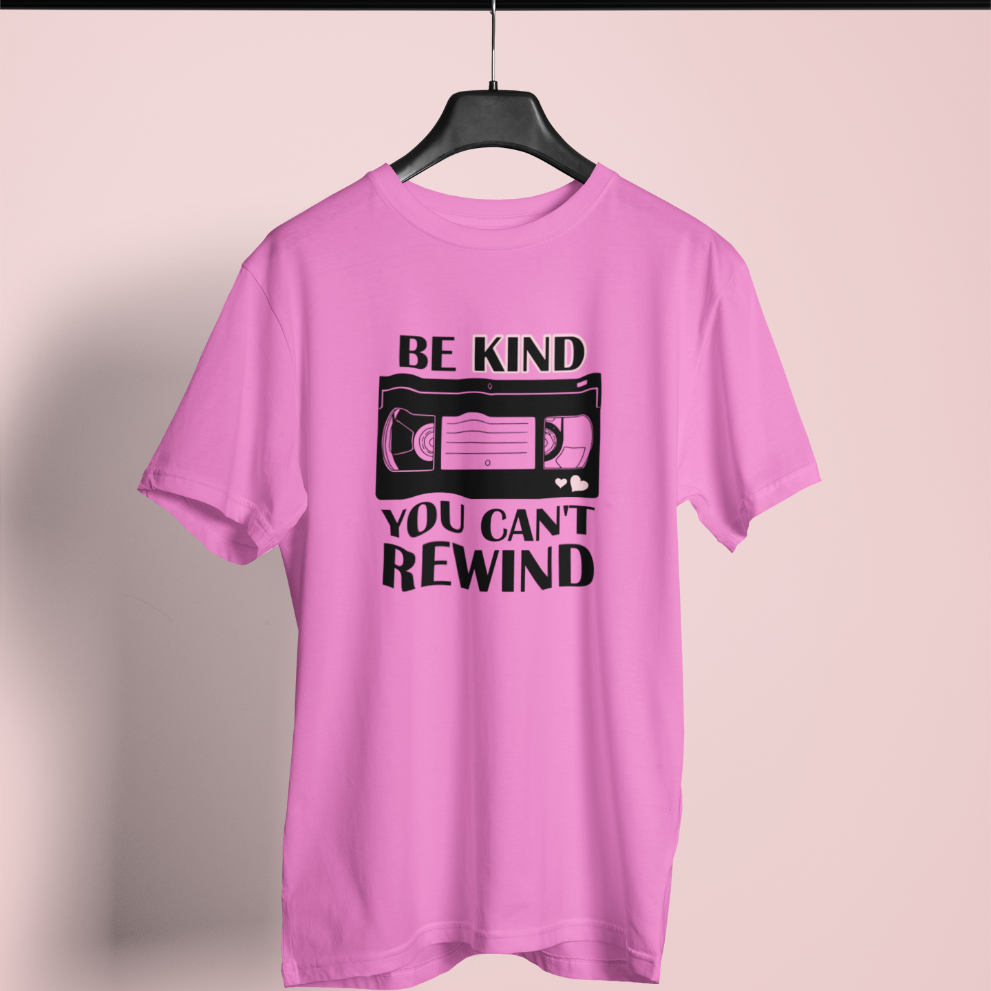 T-shirt « Soyez gentil, vous ne pouvez pas rembobiner » pour la journée du t-shirt rose